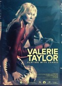 与鲨鱼游弋 Playing with Sharks: The Valerie Taylor Story            (2021)